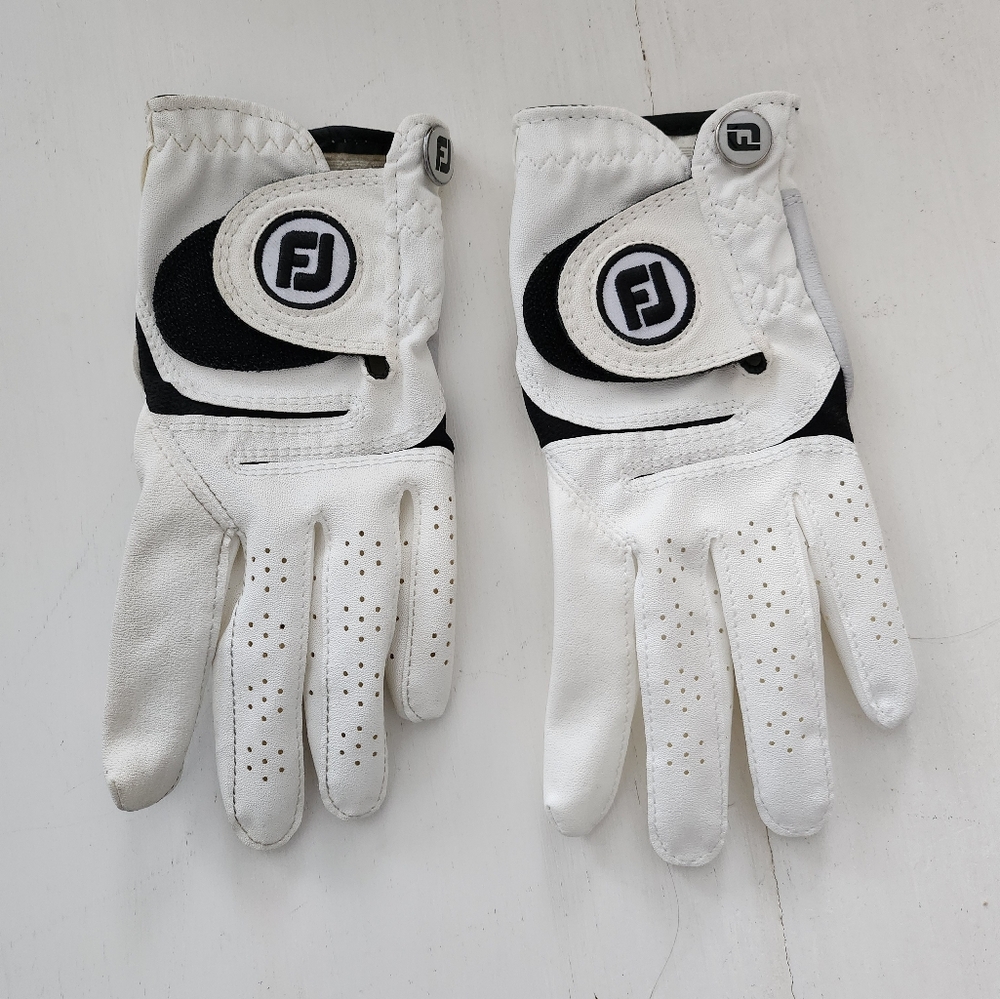 Two ladies Footjoy golf gloves